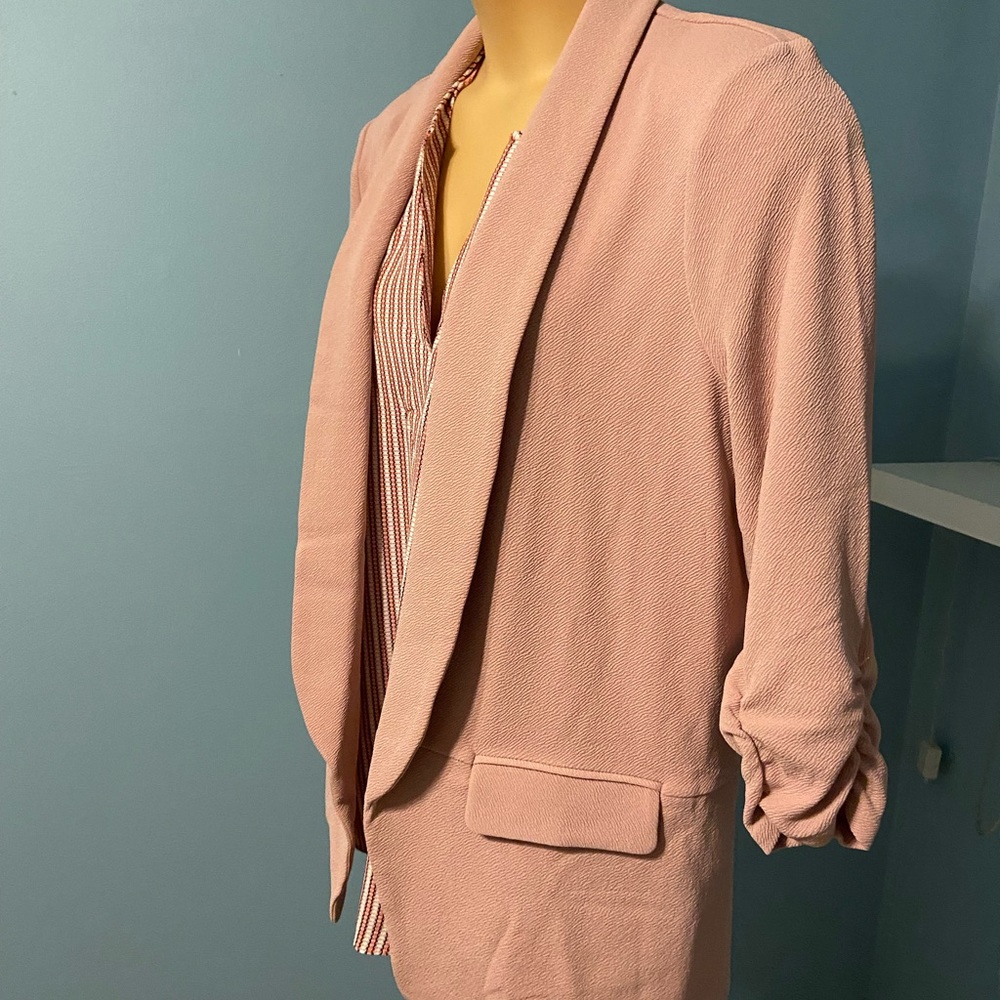 Jacket with 3/4 sleeve length